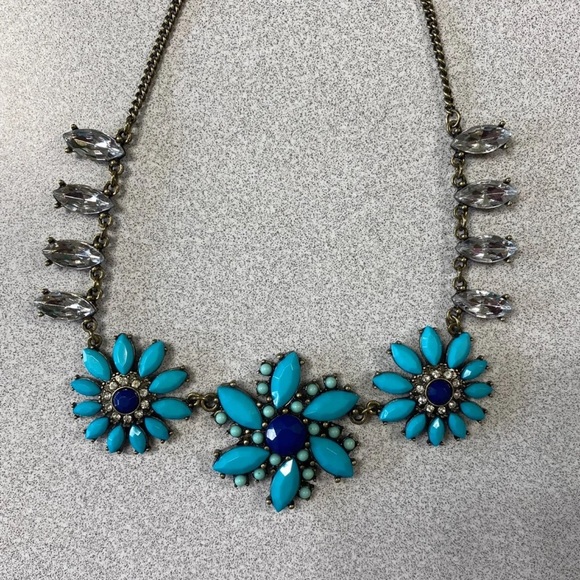 Turquoise colored necklace - Picture 1 of 2